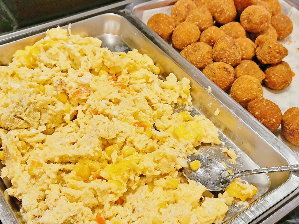 台中一中街夜市住宿推薦-友愛富豪國際大飯店-早餐菜色豐盛服務 MEITU_20241102_060815842