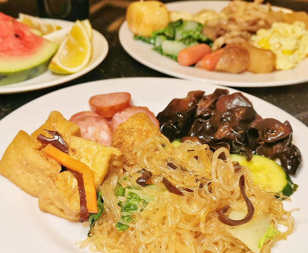 台中一中街夜市住宿推薦-友愛富豪國際大飯店-早餐菜色豐盛服務 MEITU_20241102_055207184