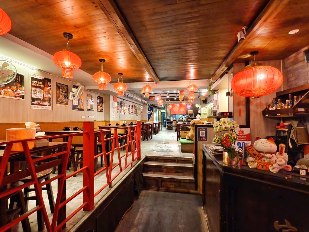 忠孝敦化美食市民大道熱炒-完鍋子熱炒,中式復古紅燈籠裝潢,宵 忠孝敦化美食市民大道熱炒-完鍋子熱炒,中式復古紅燈籠裝潢,宵