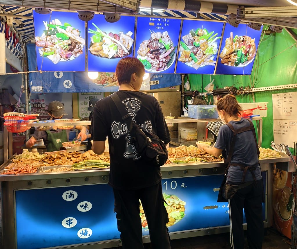 【台中住宿推薦】一中街住宿-一中漫走旅店評價、房型、交通一次 【台中住宿推薦】一中街住宿-一中漫走旅店評價、房型、交通一次