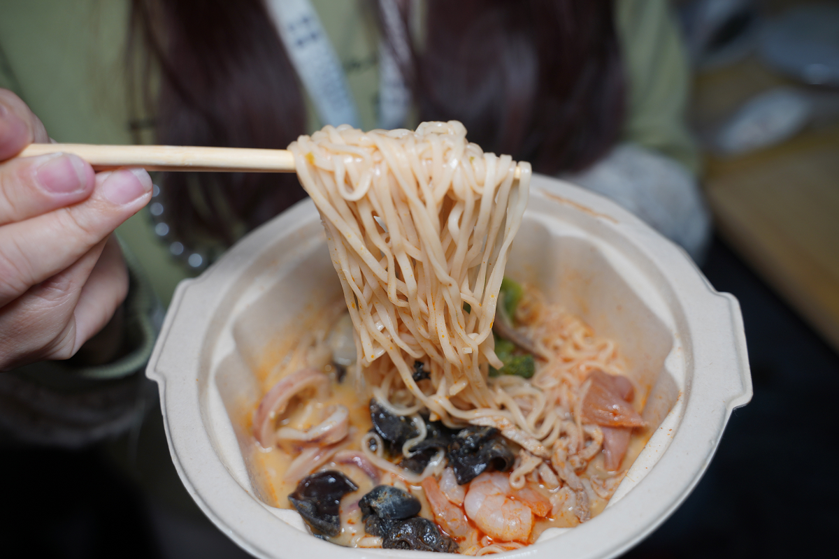 西門町的「不科學」美食:矽谷 AI 機器人煮的泰國 MAMA 麵 - 第11張圖 西門町的「不科學」美食:矽谷 AI 機器人煮的泰國 MAMA 麵